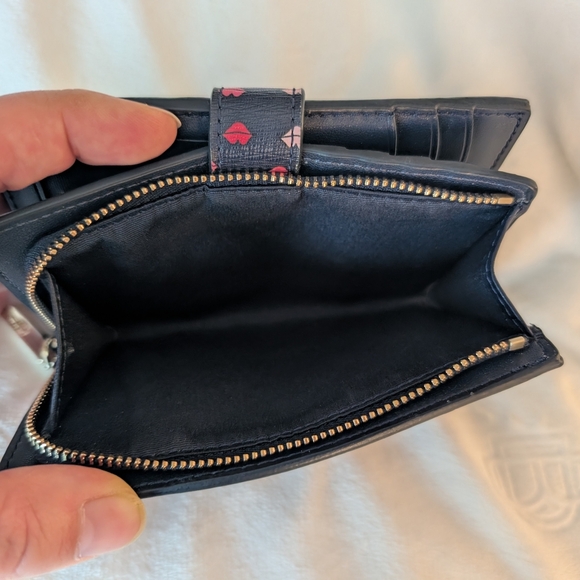 Kate Spade Black and Pink Lip Print Leather Medium Bifold Wallet EUC - Picture 7 of 8